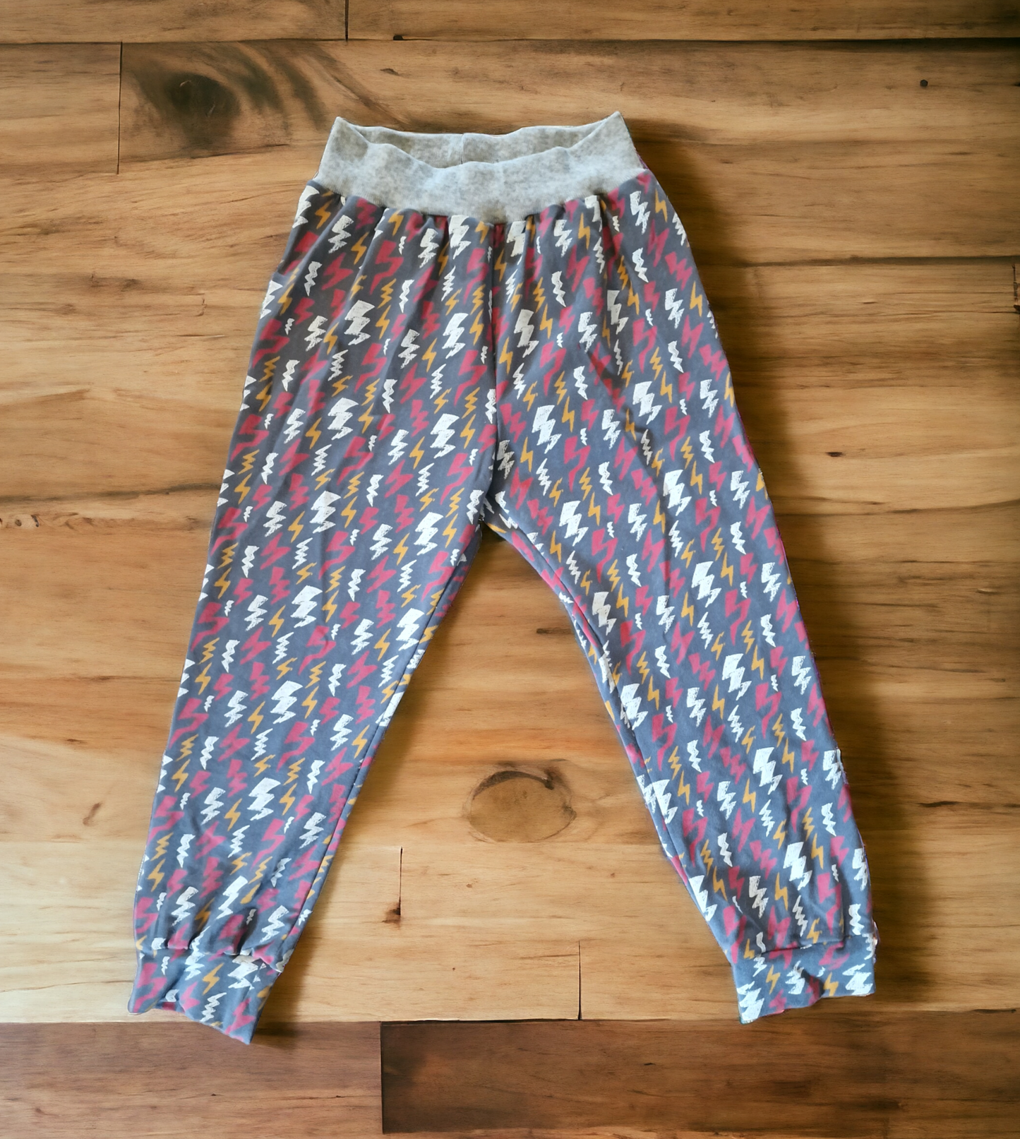 Age 6-7 years Lightening bolt glow in the dark harem pants